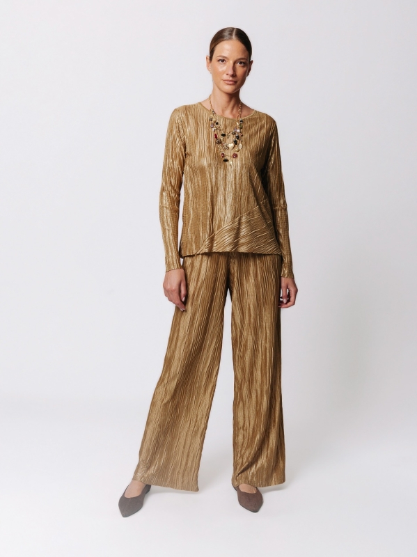 Boxy T-shirt in Laminated Pleats with Diagonal Cut
