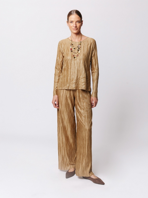 Boxy T-shirt in Laminated Pleats with Diagonal Cut