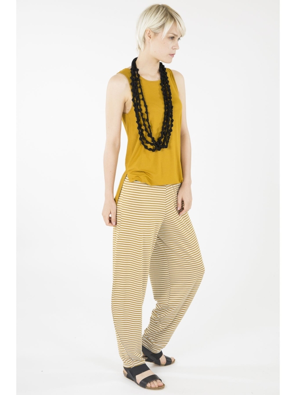 Pantalone rigato con gamba ampia