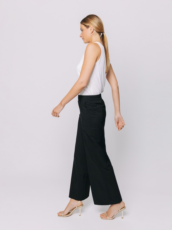 Pantalone ampio con tasche