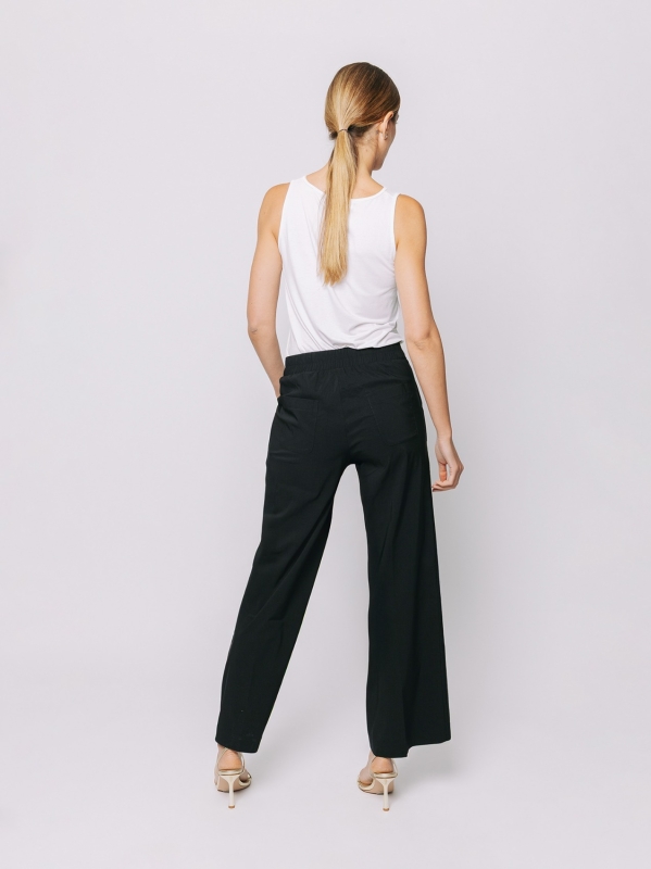 Pantalone ampio con tasche
