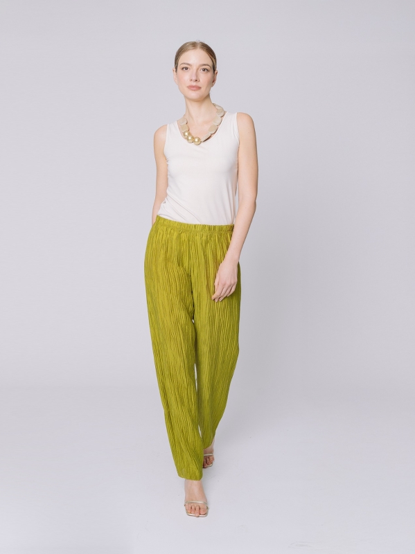 Trousers with raised workmanship