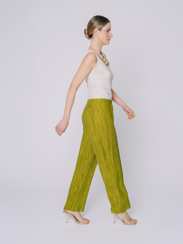 Trousers with raised workmanship