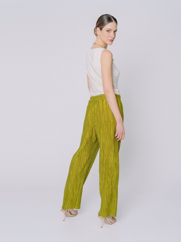 Trousers with raised workmanship