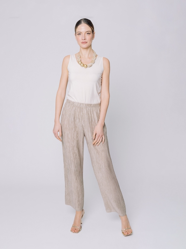 Trousers with raised workmanship