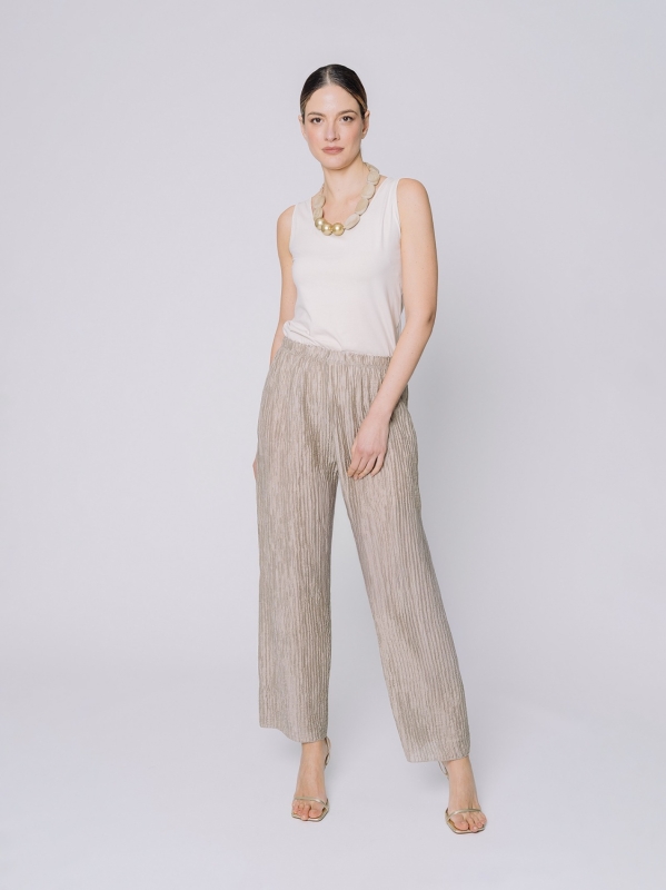 Trousers with raised workmanship