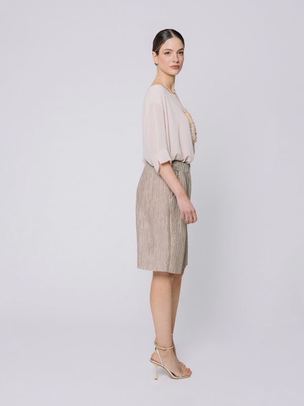 Bermuda shorts with embossed workmanship
