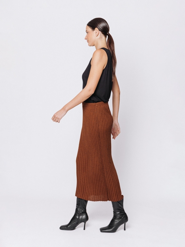 Gonna in lana a costine verticali