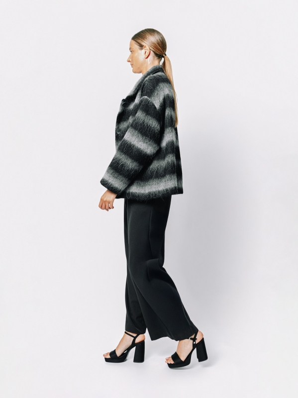 Giacca corta effetto alpaca a righe sfumate