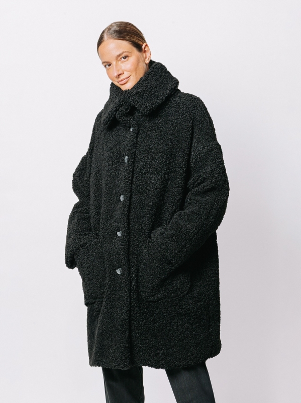 Cappotto in ecofur con lavorazione bouclé