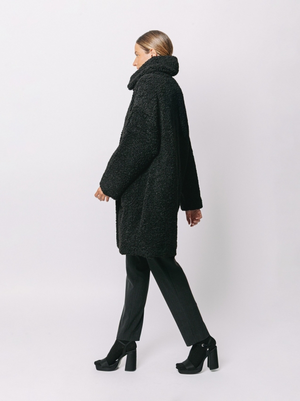 Cappotto in ecofur con lavorazione bouclé