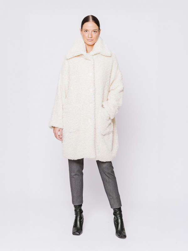 Cappotto in ecofur con lavorazione bouclé