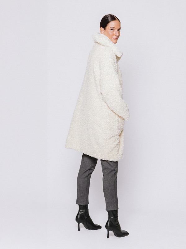 Cappotto in ecofur con lavorazione bouclé