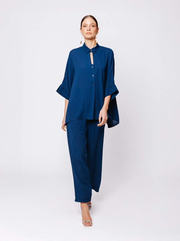 Camicia over in tripla georgette blu con collo alla coreana