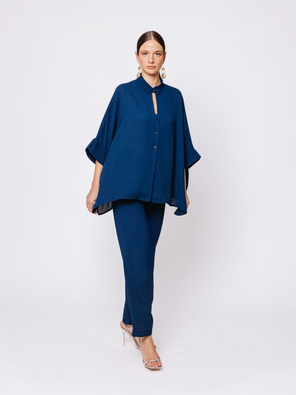 Camicia over in tripla georgette blu con collo alla coreana