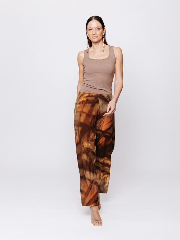 Pantalone Affusolato in Viscosa Stampata “Terre in Movimento”